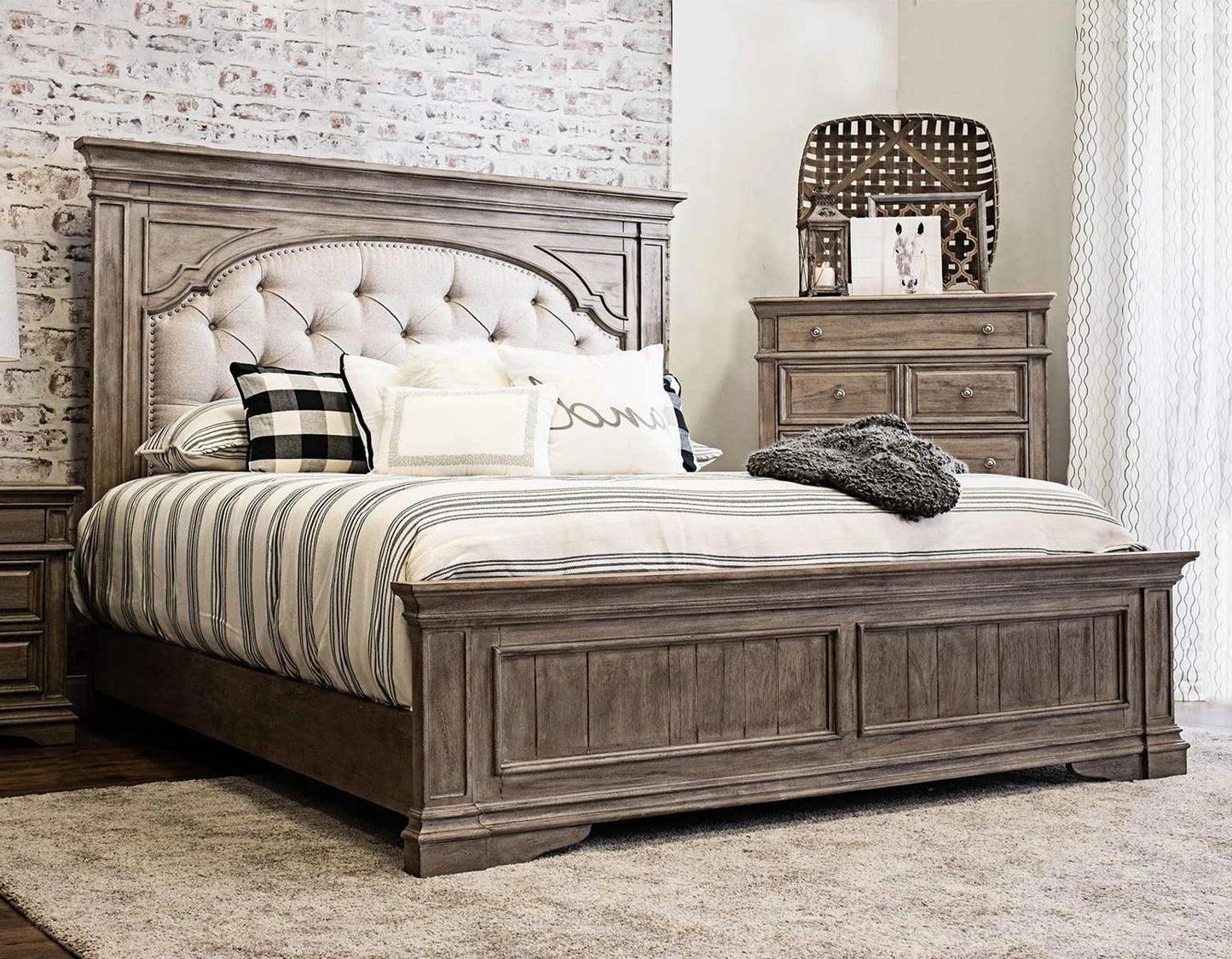 Steve Silver Highland Park King Panel Bed in Waxed Driftwood