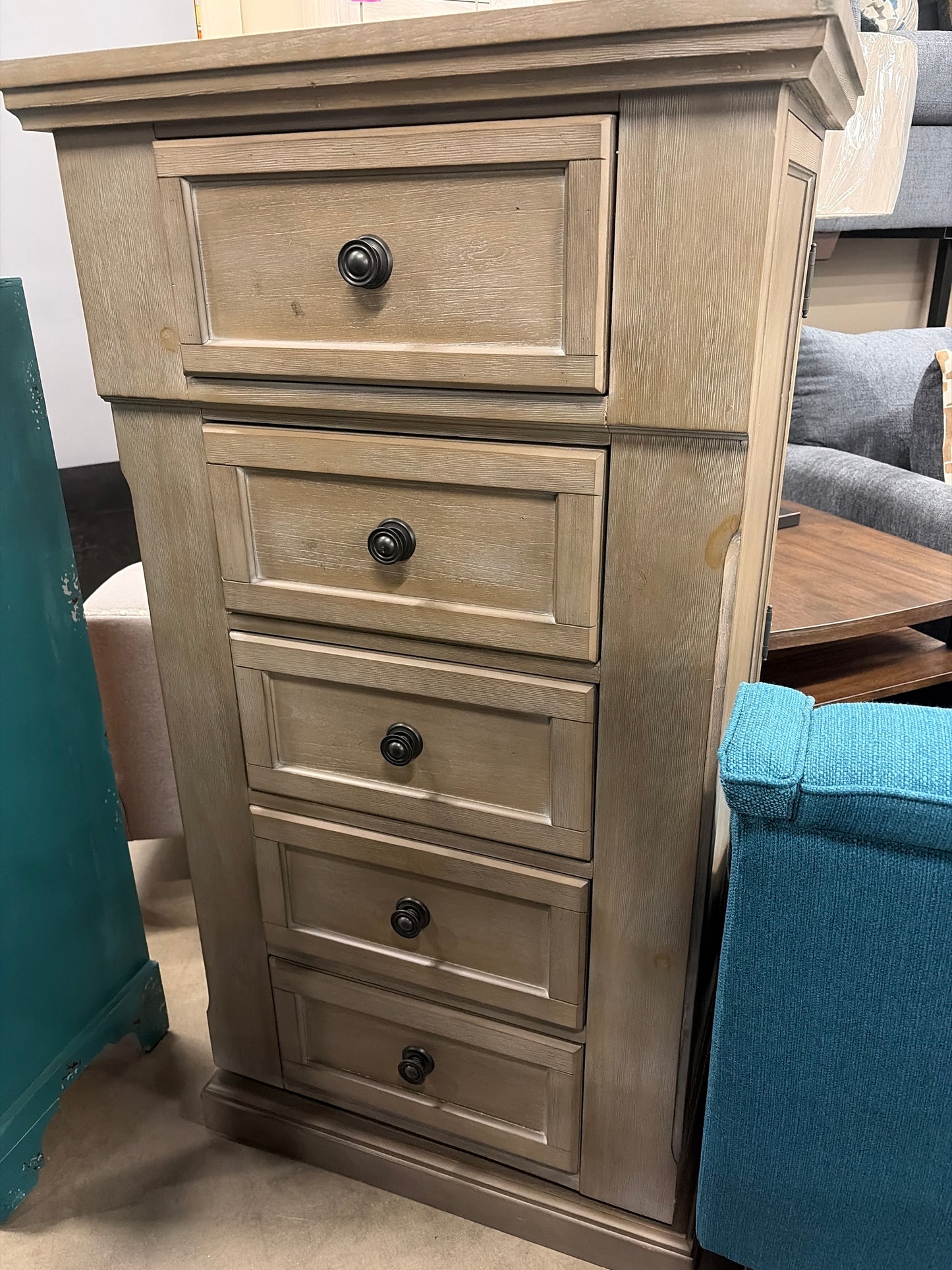 Swivel Chest
