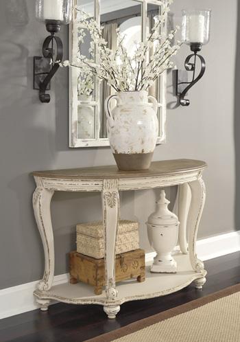 Realyn Sofa Table