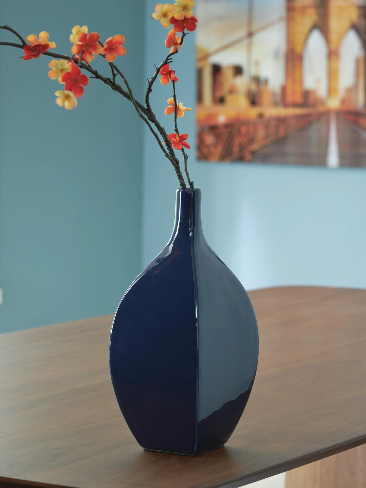 Abtinson Vase